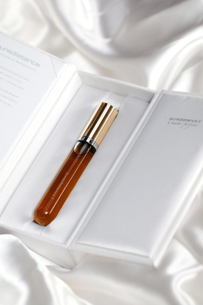 Puredistance I Perfume spray in exclusive white giftbox